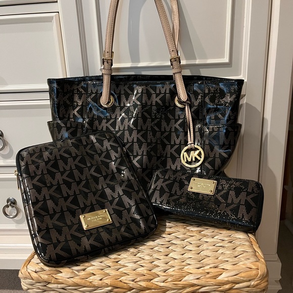 MICHAEL KORS IPAD SLEEVE - Picture 6 of 6